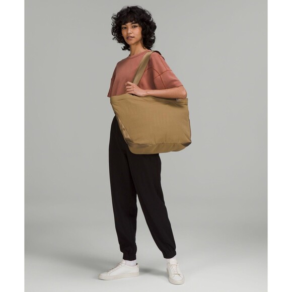 Lululemon Clean Lines Tote Bag - Picture 2 of 7